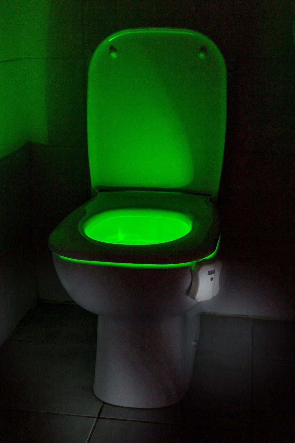 Туалет в грине. Зеленый унитаз Гроссман. Унитаз Green Light. Салатовый унитаз. Изумрудный унитаз.