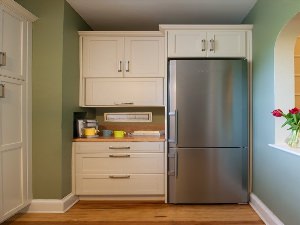 Дизайн кухонь с двумя холодильниками