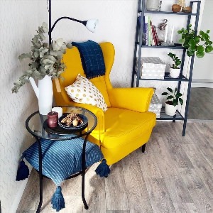Кресло страндмон желтое в интерьере