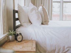 Подушки на кровати