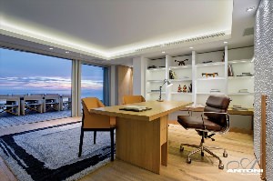 Офис с видом на море