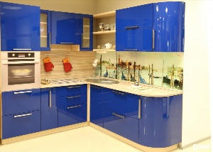 Угловые кухни синего цвета