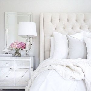 Белая комната с белой мебелью