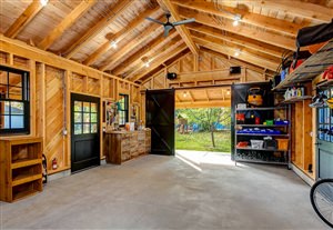 Интерьер гаража для отдыха