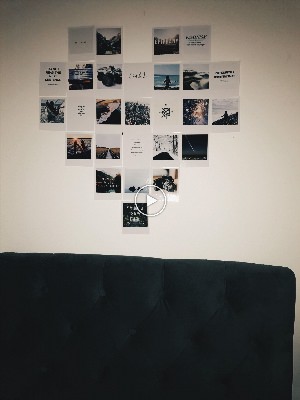 Полароидные снимки на стене