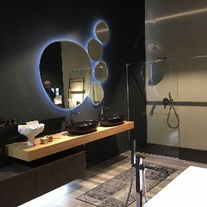 Дизайнерское зеркало в ванную комнату