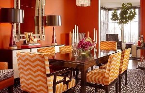 Оранжевые стулья в интерьере
