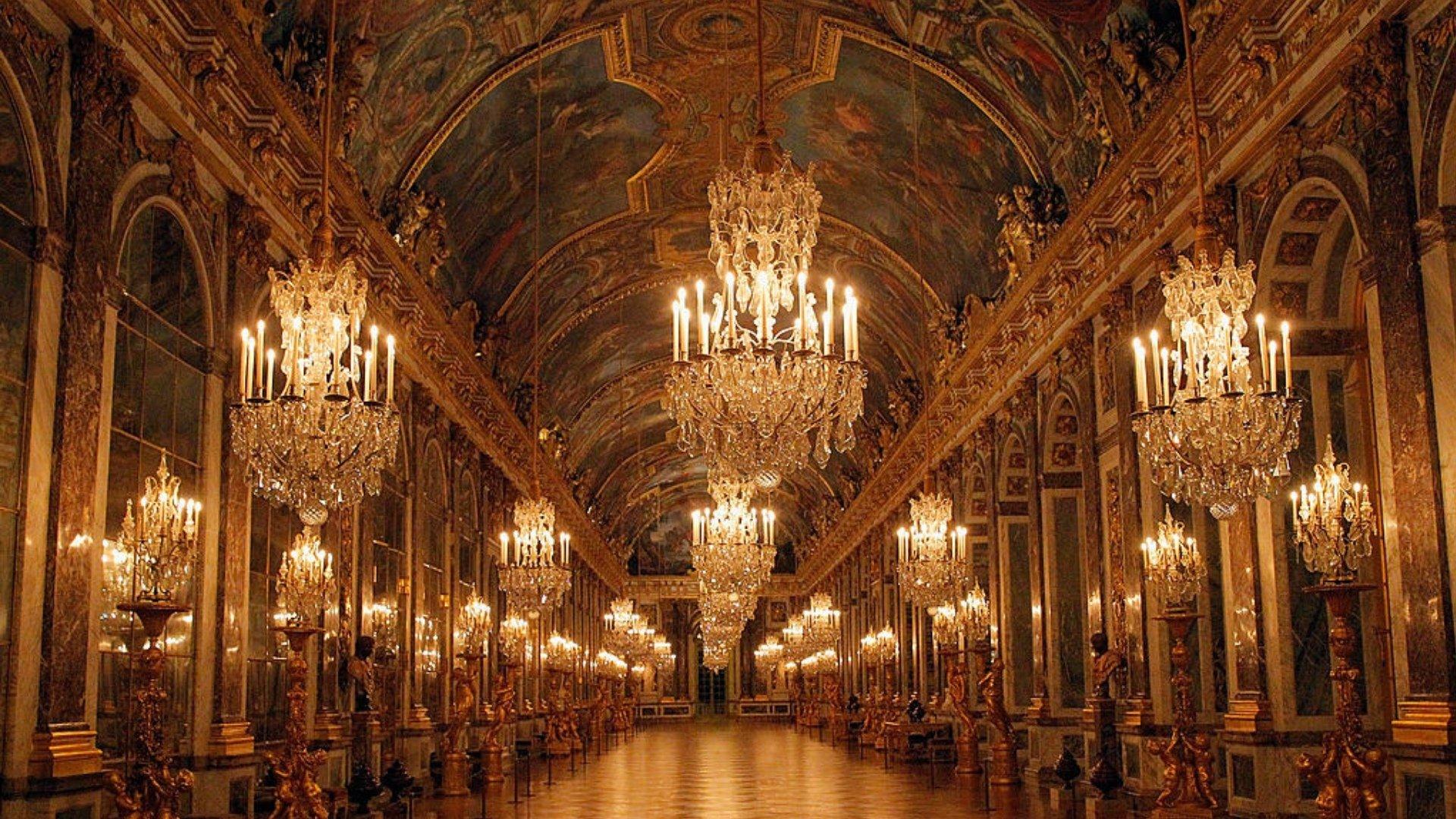 Ночной версаль. Зеркальная галерея Версальского дворца. Зеркальный зал Версальского дворца. Версальский дворец внутри зеркальная галерея.