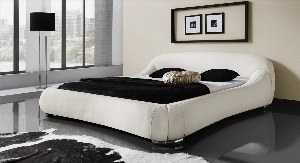 Черно белая кровать