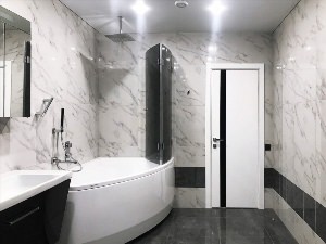 Мраморная плитка в интерьере ванных комнат