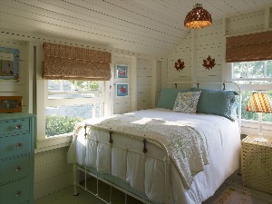 Дизайн маленькой спальни на даче