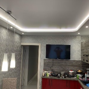 Натяжные потолки на кухню в доме