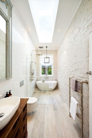 Дизайн длинной ванной комнаты
