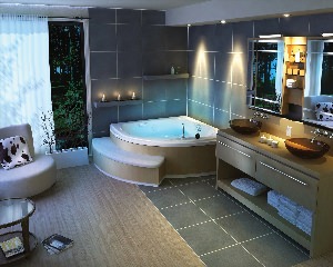 Большая ванная комната с джакузи
