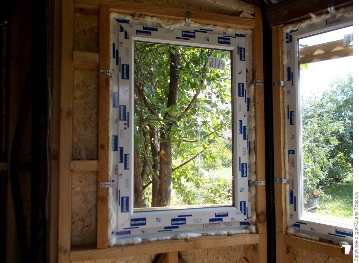 Монтаж окон в каркасном доме. Пластиковые окна на дачу. Крепление окна в каркасном доме. Пластиковые окна в деревянном каркасе.