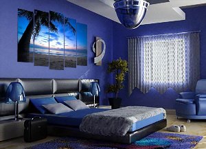 Спальня с синими обоями