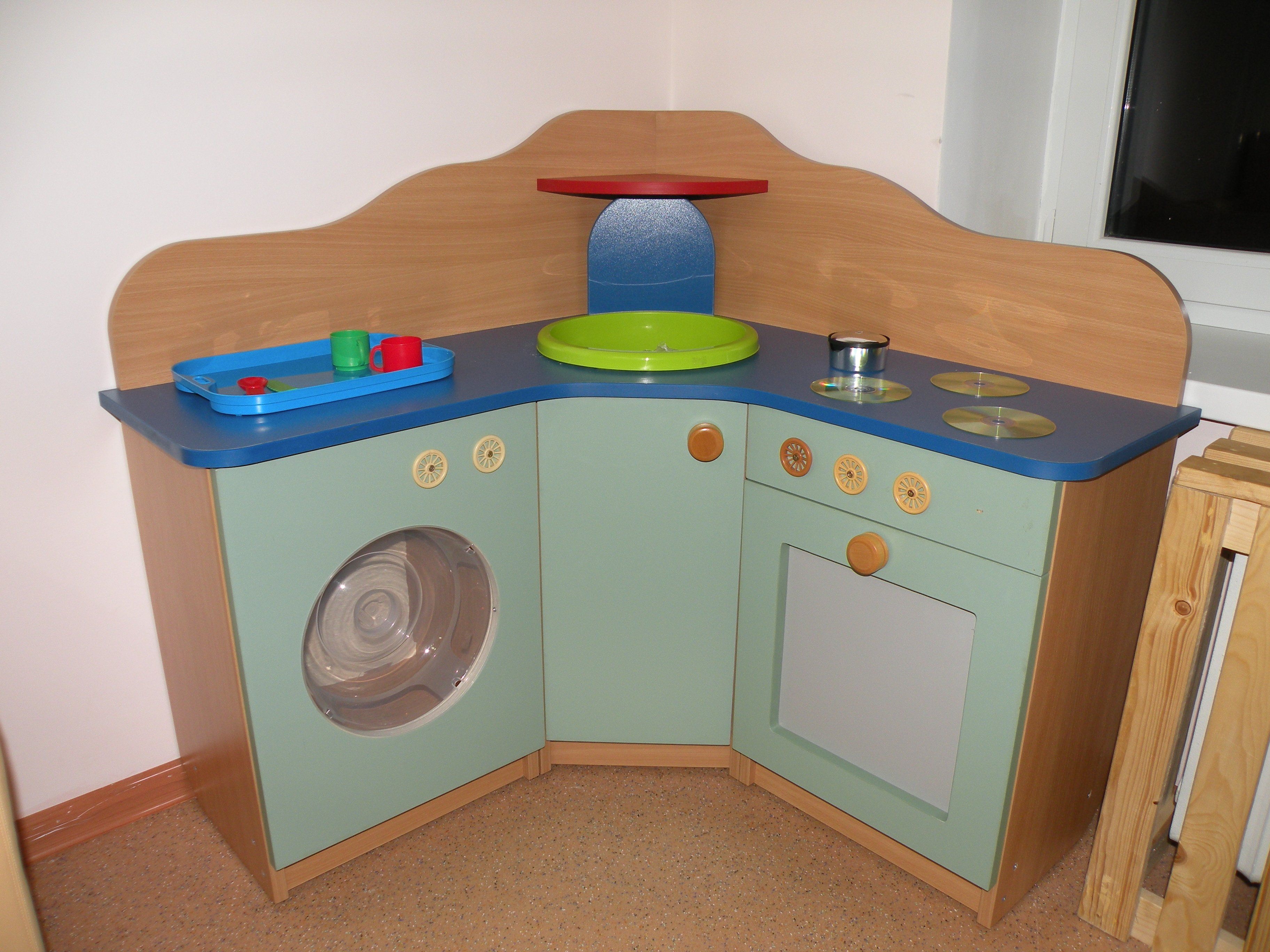 Детская игра мебель. Игровой модуль кухонька для детского сада. Игровая кухня для детского сада. Игровой уголок кухня в детском саду. Детские кухни в детский сад.