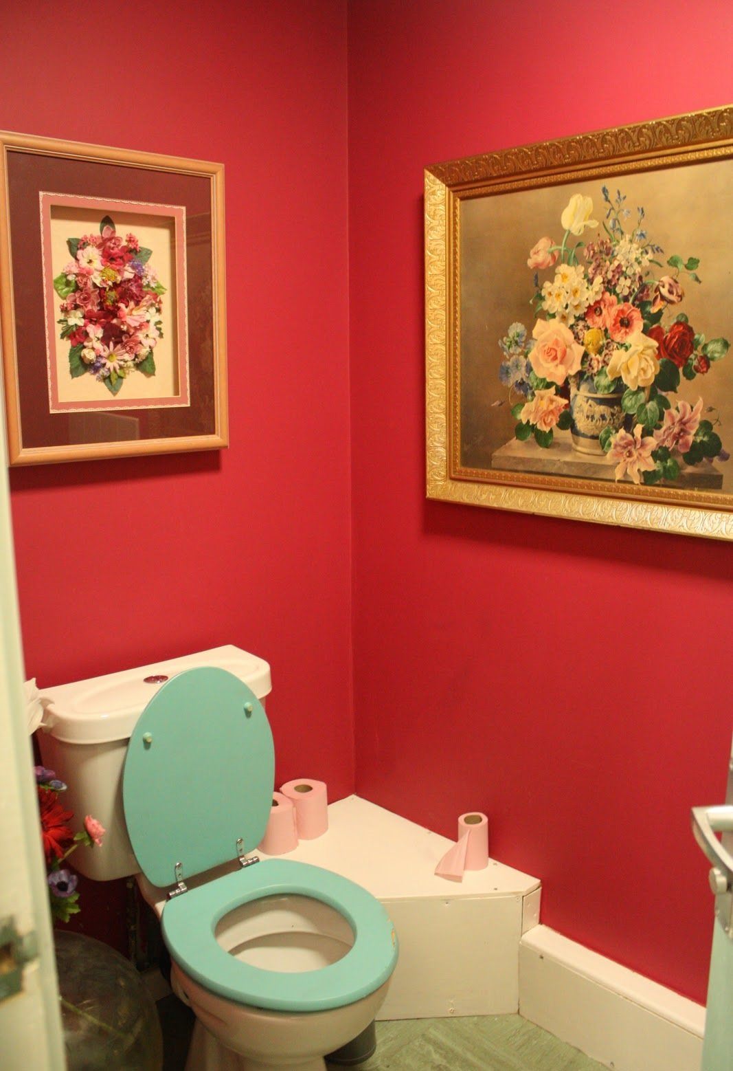 Как покрасить стены в крошечном туалете: 10 идей
