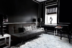 Черный интерьер комнаты