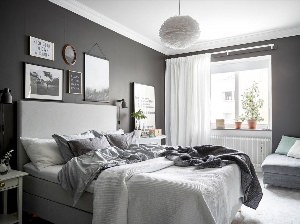 Маленькая комната в серых тонах