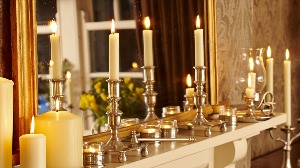 Свечи в интерьере гостиной
