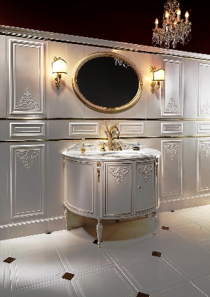 Мебель для ванной комнаты с золотом
