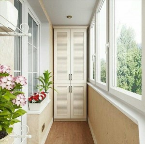Дизайн узкого балкона со шкафом