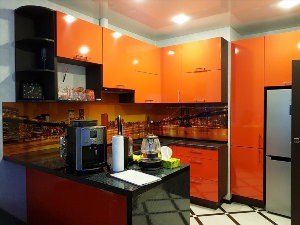 Серо оранжевая кухня