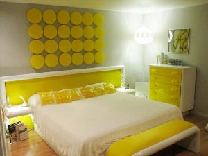 Спальня в желтых тонах