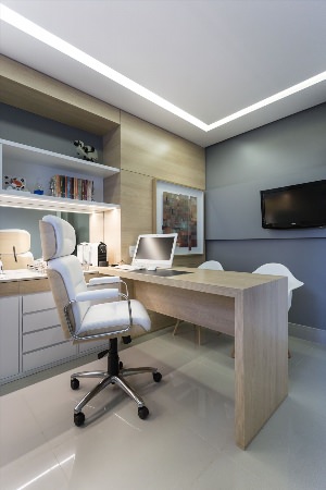 Дизайн маленького кабинета в офисе