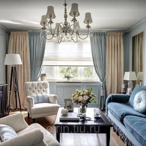 Голубые шторы в интерьере современной гостиной