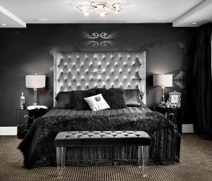 Дизайн спальни с черной кроватью