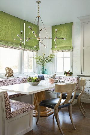 Зеленые римские шторы на кухню