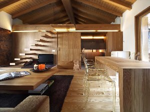 Современный деревянный дом внутри