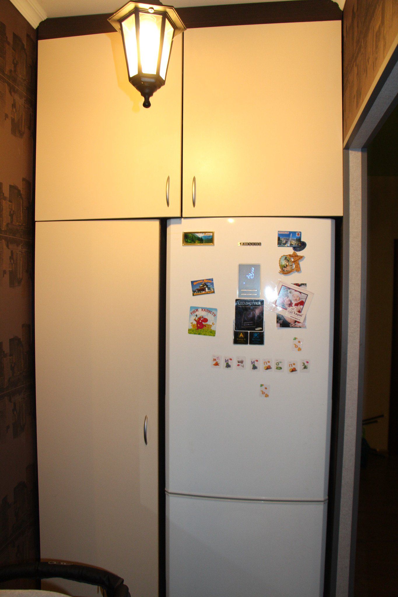 Холодильник в прихожей