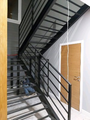 Лестницы в стиле лофт из металла