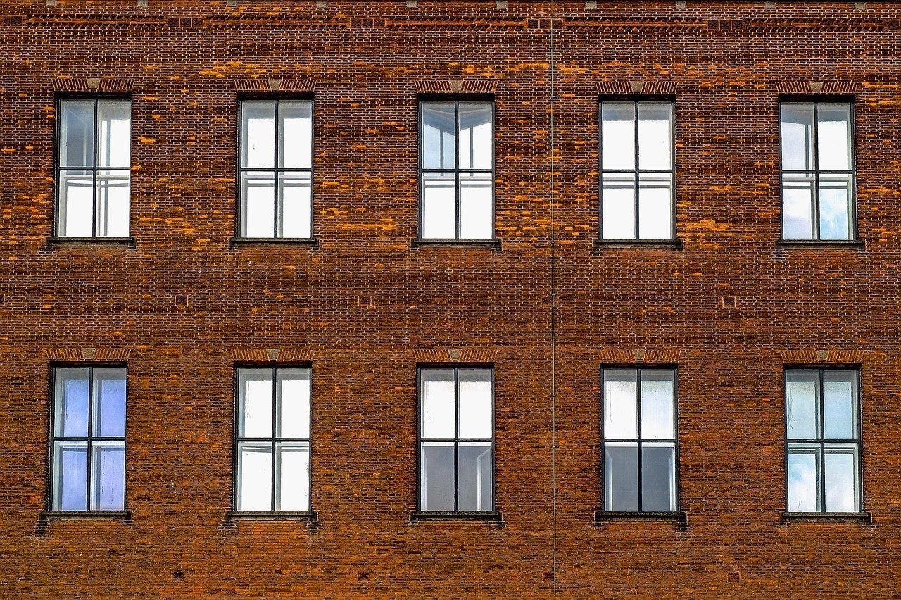 Текстура здания с окнами | Смотреть 31 идеи на фото бесплатно