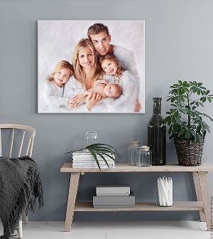 Семейный портрет на стене