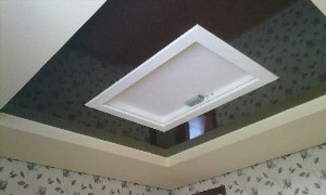 Натяжной потолок с люком на чердак