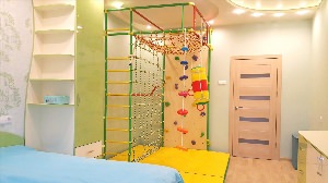 Детская спортивная стенка в комнату