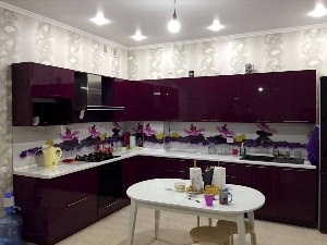 Кухня цвета баклажан