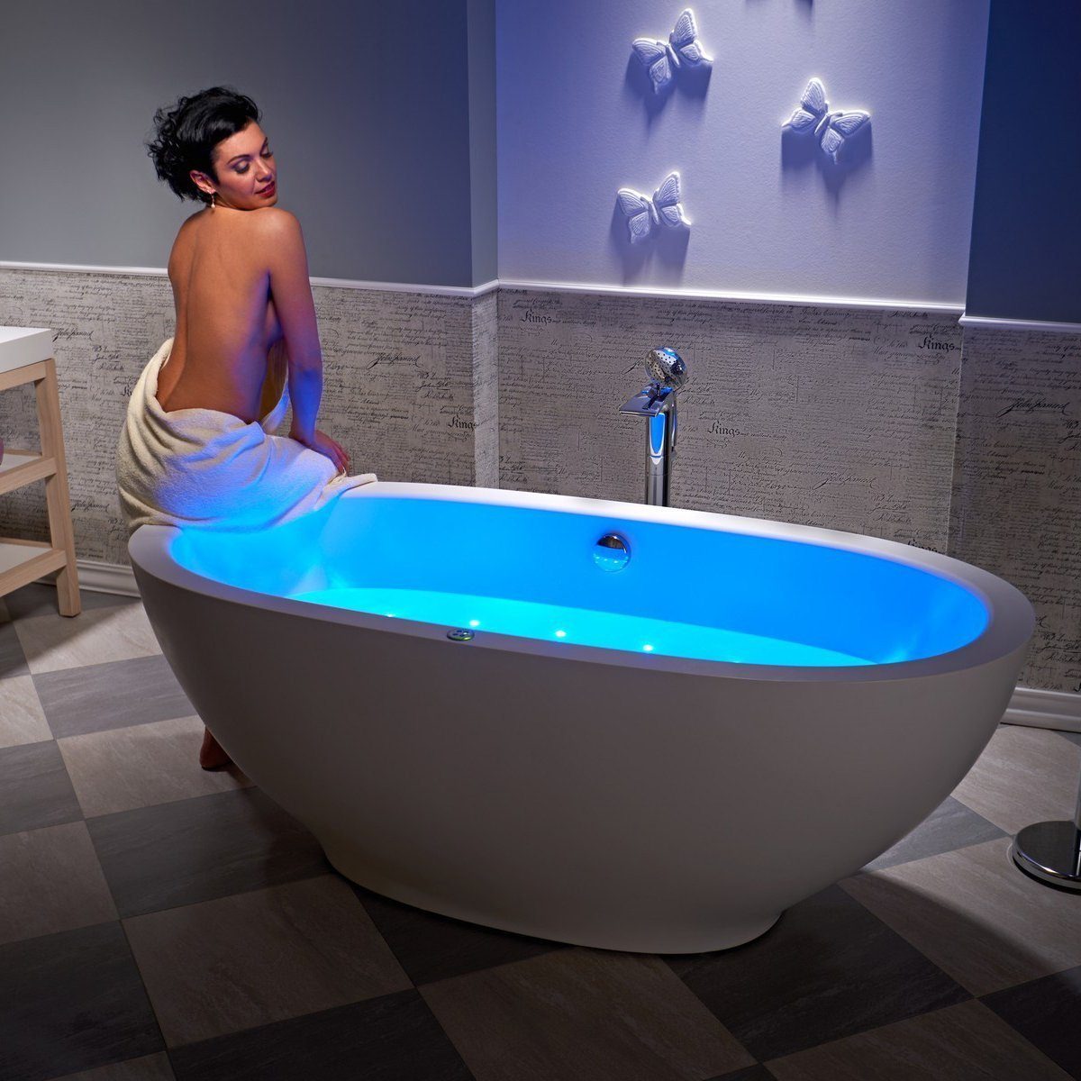 Джакузи Aquatica. Крутая ванна. Купель в ванной комнате. Самые красивые ванны. Видеть себя в ванной