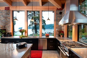 Кухни с большим окном