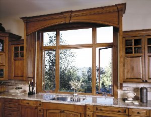 Деревянные окна на кухню