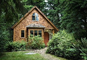 Маленький деревянный домик