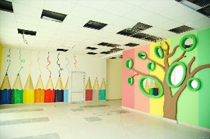 Оформление стен коридора в начальной школе