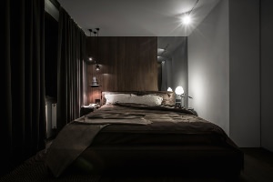Дизайн маленькой спальни в темных тонах
