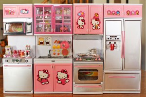 Детская кухня с холодильником