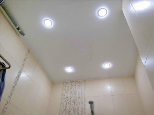 Точечное освещение в ванной