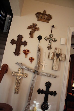 Католический крест на стену